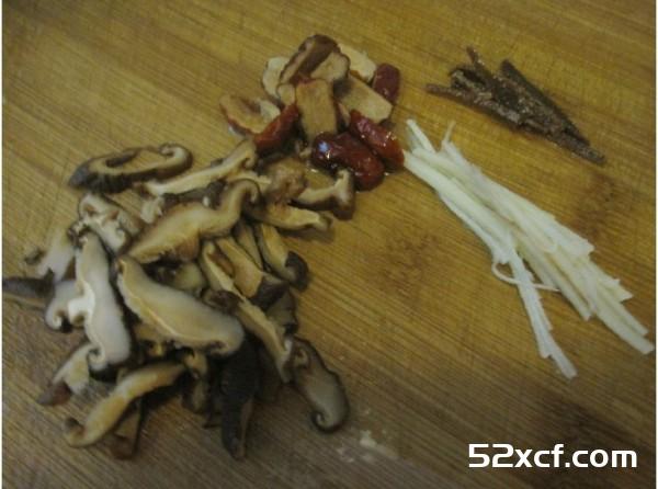 冬菇红枣蒸排骨的做法
