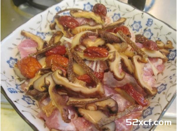 冬菇红枣蒸排骨的做法