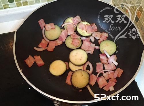 茄子培根蛋饼的做法
