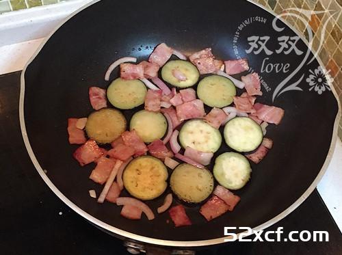 茄子培根蛋饼的做法