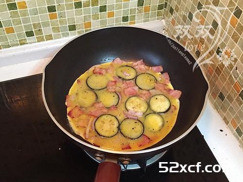 茄子培根蛋饼的做法