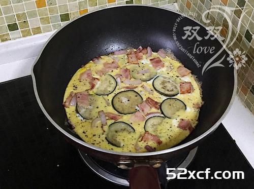 茄子培根蛋饼的做法
