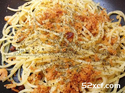 乌鱼子蒜香义大利面的做法