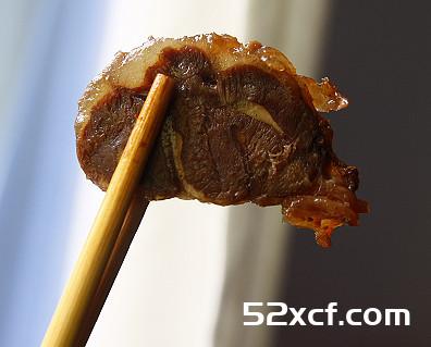 红酒炖牛腱的做法