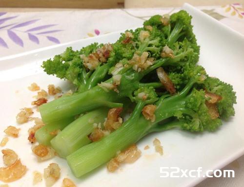 蒜香樱花虾青花笋的做法