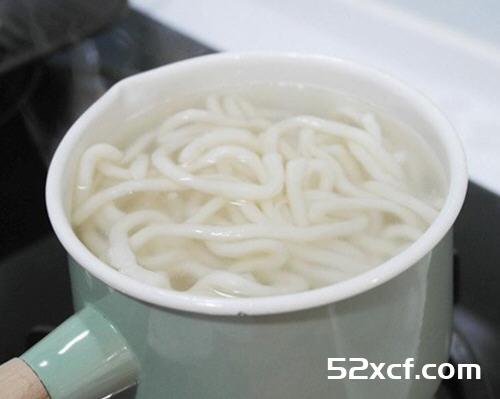 奶盖乌龙面的做法