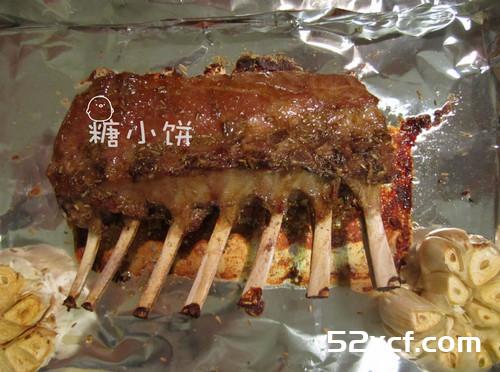 孜然烤羊排配烤蒜的做法