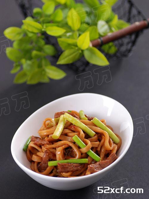 杂蔬肉丝炒面的做法