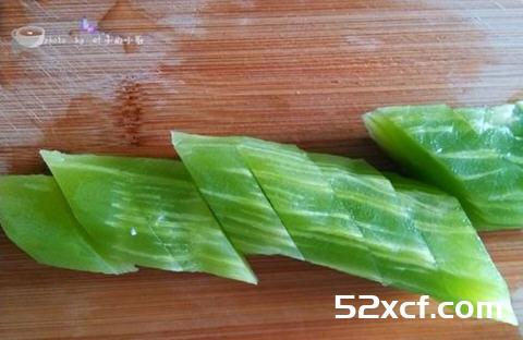 莴笋怎么切成菱形？莴笋切范菱形的方法图解