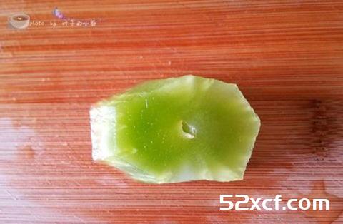 莴笋怎么切成菱形？莴笋切范菱形的方法图解