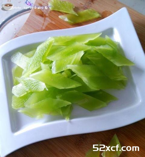 莴笋怎么切成菱形？莴笋切范菱形的方法图解