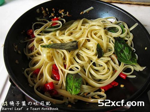 清炒蒜香辣椒橄榄油义大利面的做法