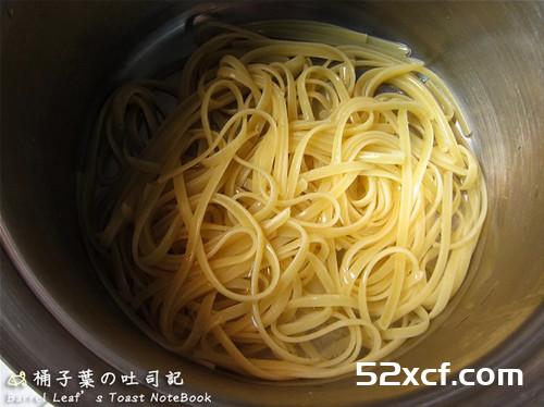 清炒蒜香辣椒橄榄油义大利面的做法