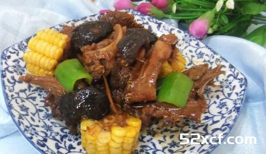 玉米炖鸭肉的做法