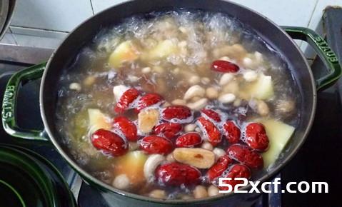 木瓜眉豆花生白背木耳腰果红枣汤的做法
