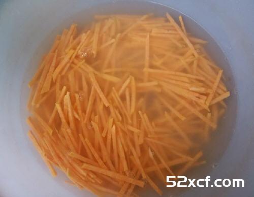 青椒炒红薯丝的做法