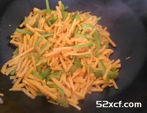 青椒炒红薯丝的做法