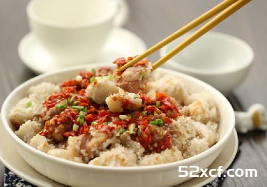剁椒鸡腿蒸芋头的做法