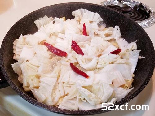 大白菜炒腐竹的做法