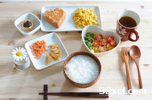 早晨起床应该先吃什么才最健康