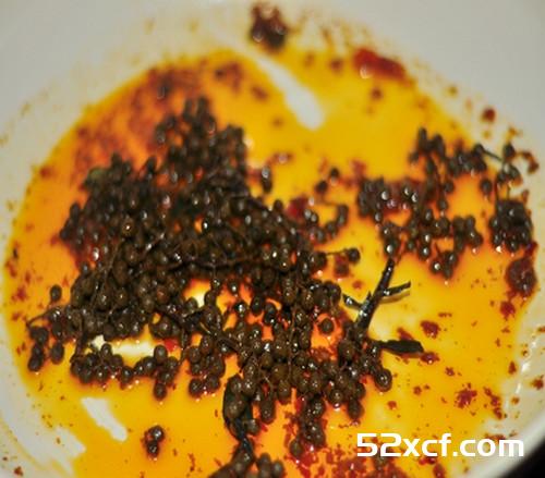 酥椒腊肉丁的做法
