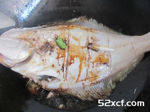 红烧比目鱼的做法