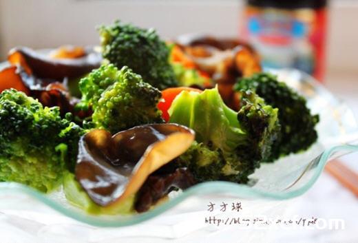 蚝油西兰花黑木耳的做法