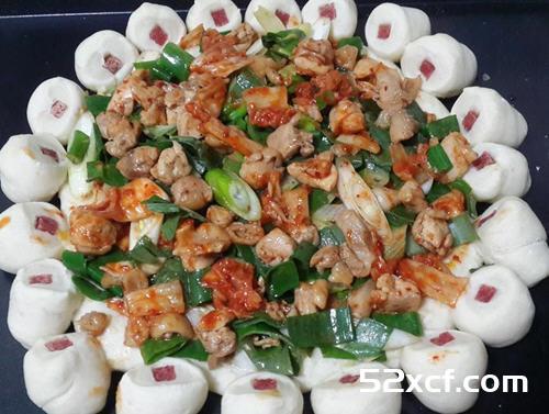 韩式泡菜鸡肉京葱披萨的做法