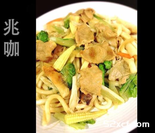 咖哩猪肉乌龙面的做法