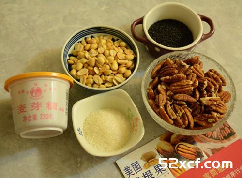黑芝麻碧根果花生糖的做法