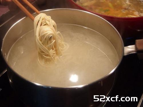 家常海鲜面的做法