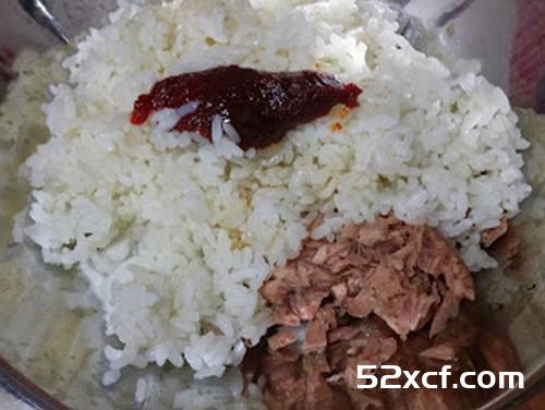韩国辣酱鲔鱼拳头饭的做法