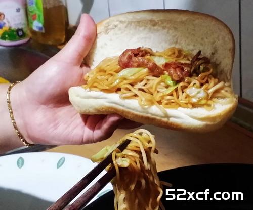 泡面炒面面包的做法