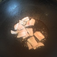 荷包蛋辣椒炒肉的做法