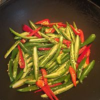 荷包蛋辣椒炒肉的做法