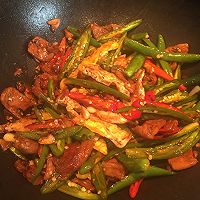 荷包蛋辣椒炒肉的做法