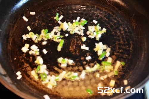 培根炒蟹味菇的做法