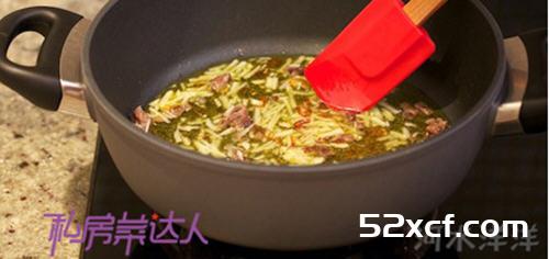香辣海鲜意面的做法