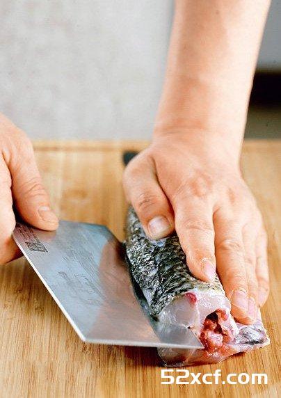松鼠鱼的改刀过程图