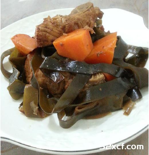 海带胡萝卜炖猪脊骨的做法