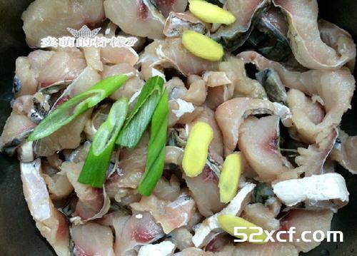 乱炖草鱼片的做法
