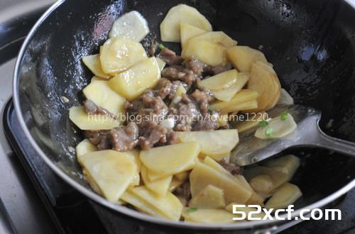 嫩牛肉炒土豆片的做法