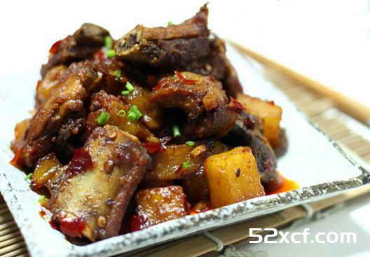 香辣土豆排骨的做法