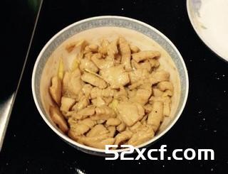 青椒洋葱炒鸡肉的做法