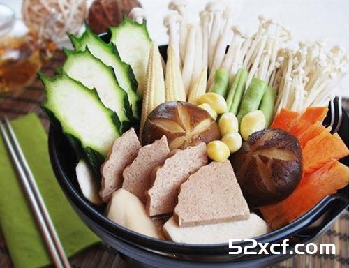 脂肪终的结者金针菇冰块加入菜中入味减脂