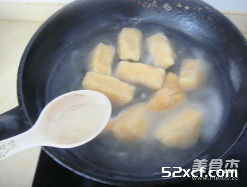 浇汁油豆腐塞肉的做法