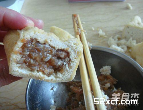 浇汁油豆腐塞肉的做法