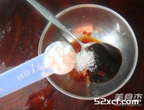 浇汁油豆腐塞肉的做法