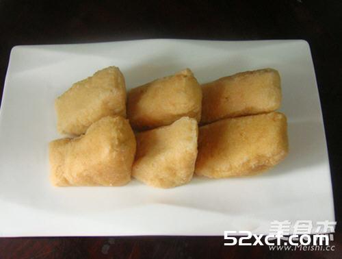 浇汁油豆腐塞肉的做法