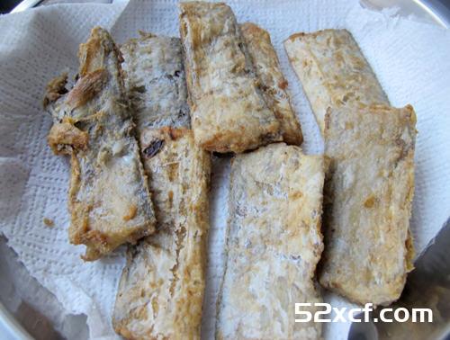 油炸刀鱼的做法
